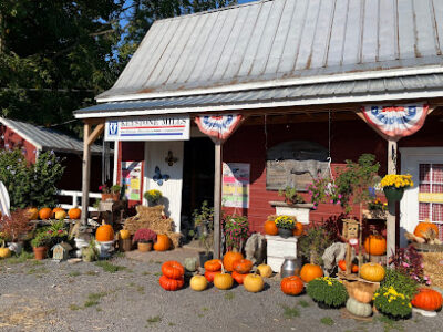 Hoof N Paws Farmstand